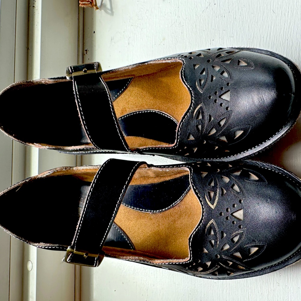 L’artiste Springstep wedges. Only worn a few times. Size 37.